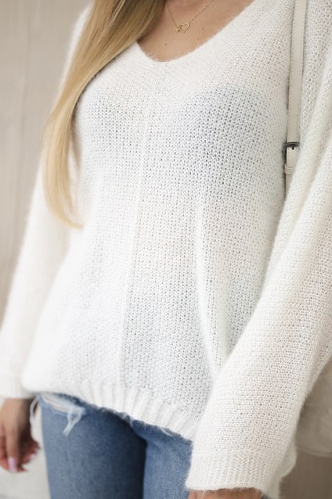Sweter z dekoltem w serek ecru Sweter z dekoltem w serek ecru