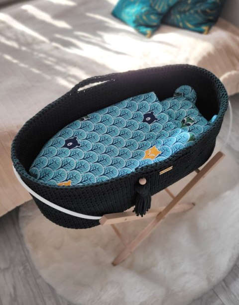 Kosz Mojżesza BOHO Handmade ze stojakiem - butelkowa zieleń Kosz Mojżesza BOHO Handmade ze stojakiem - butelkowa zieleń