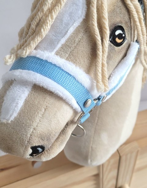 Kantar regulowany dla konia Hobby Horse A3 błękitny z białym futerkiem Kantar regulowany dla konia Hobby Horse A3 błękitny z białym futerkiem