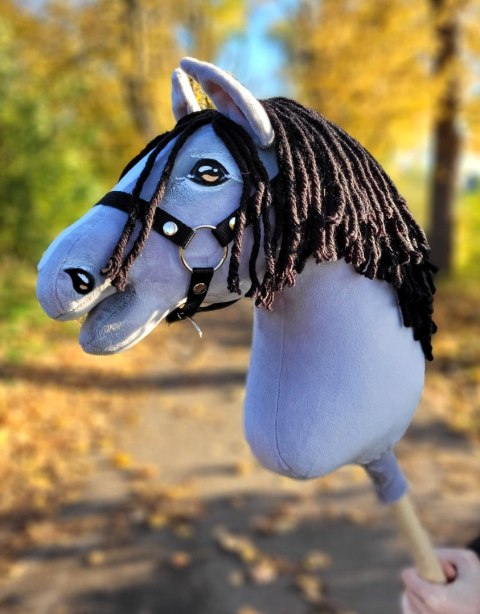 Hobby Horse Duży koń na kiju Premium - siwy IV z czarną grzywą A3 Hobby Horse Duży koń na kiju Premium - siwy IV z czarną grzywą A3