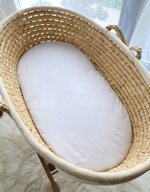 Prześcieradło bawełniane do kosza Mojżesza Boho wózka gondoli 75x35 cm - białe Prześcieradło bawełniane do kosza Mojżesza Boho wózka gondoli 75x35 cm - białe