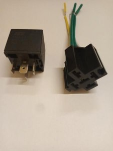 0157 PRZEKAŹNIK Z PODSTAWKĄ 4PIN 0157 PRZEKAŹNIK Z PODSTAWKĄ 4PIN
