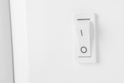 Grzejnik konwektorowy elektryczny 2000W, IP24 Grzejnik konwektorowy elektryczny 2000W, IP24