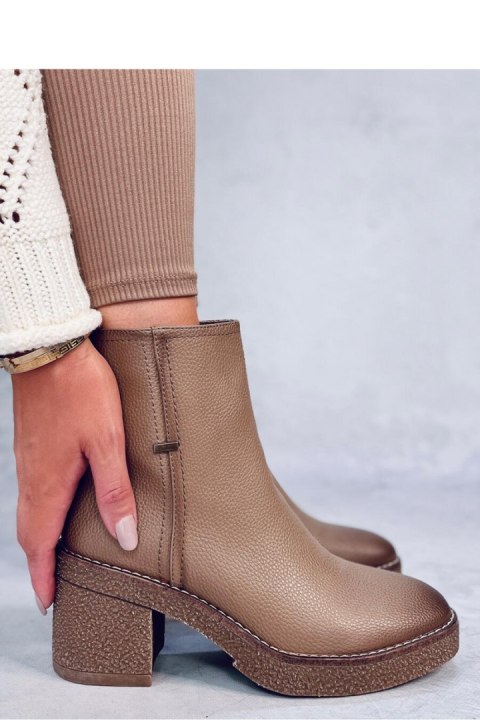 Botki na kauczukowym obcasie TAMIKA BEIGE - Inello Inello Botki na kauczukowym obcasie TAMIKA BEIGE - Inello Inello
