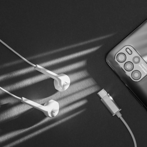 Słuchawki douszne z mikrofonem na USB-C Kruger&Matz C2 białe Słuchawki douszne z mikrofonem na USB-C Kruger&Matz C2 białe