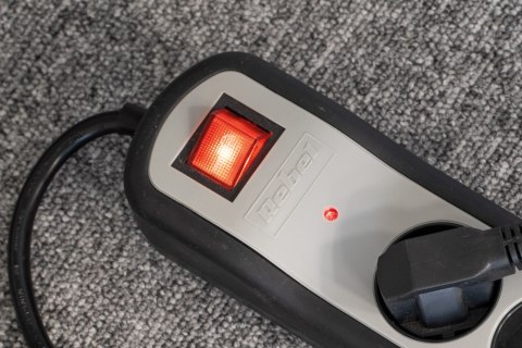 Listwa zasilająca Rebel 5 gniazd z przełącznikiem (3m, 3x1,5mm) Listwa zasilająca Rebel 5 gniazd z przełącznikiem (3m, 3x1,5mm)