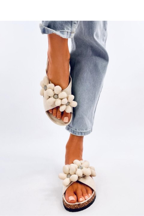 Sandał Klapki korkowe z poduszkowymi kwiatami CHARSS BEIGE - Inello Inello Sandał Klapki korkowe z poduszkowymi kwiatami CHARSS BEIGE - Inello Inello