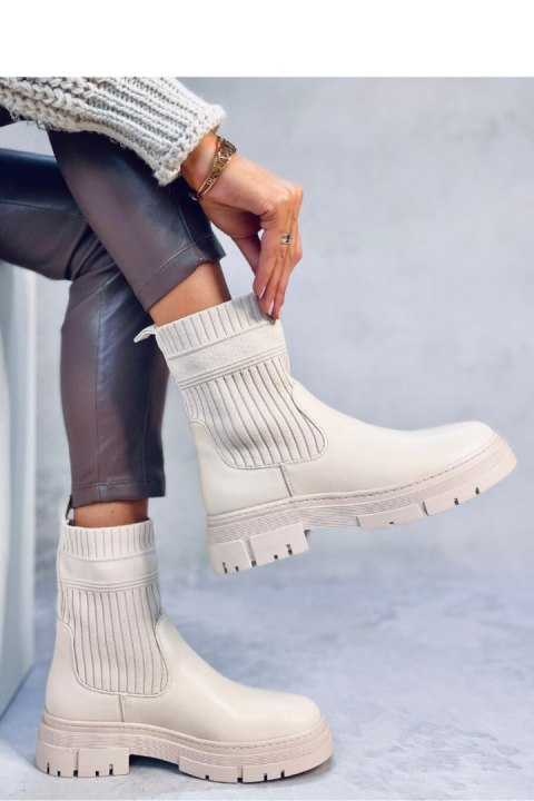 Botki z elastyczną cholewką DEMUS BEIGE - Inello Inello Botki z elastyczną cholewką DEMUS BEIGE - Inello Inello