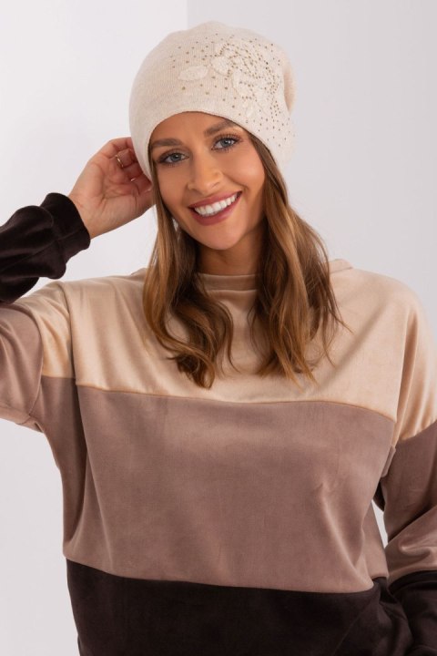 Czapka Model AT-CZ-23250.01P Light Beige - AT AT Czapka Model AT-CZ-23250.01P Light Beige - AT AT