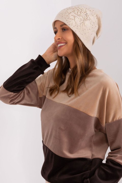 Czapka Model AT-CZ-23250.01P Light Beige - AT AT Czapka Model AT-CZ-23250.01P Light Beige - AT AT