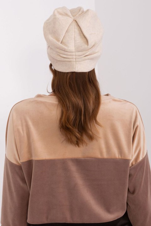 Czapka Model AT-CZ-23250.01P Light Beige - AT AT Czapka Model AT-CZ-23250.01P Light Beige - AT AT